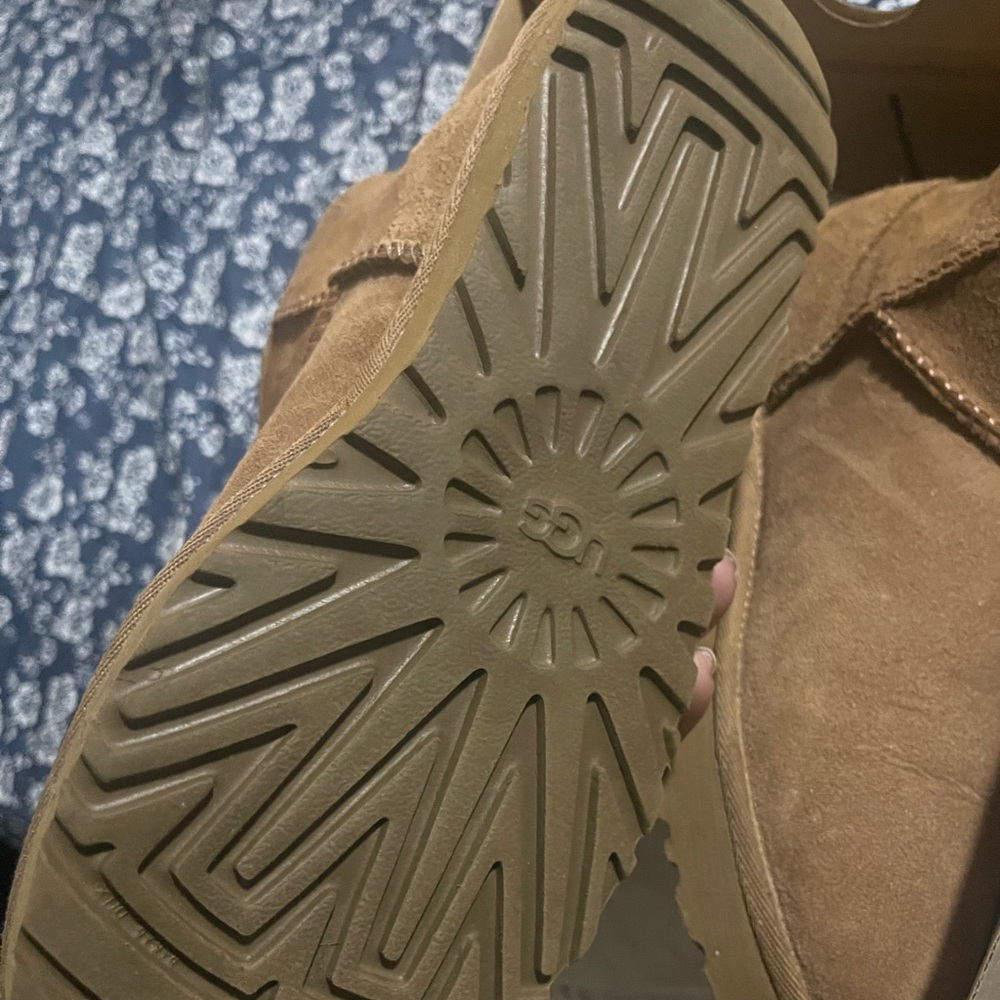 Uggs short Classic boots. Excellent condition size 6